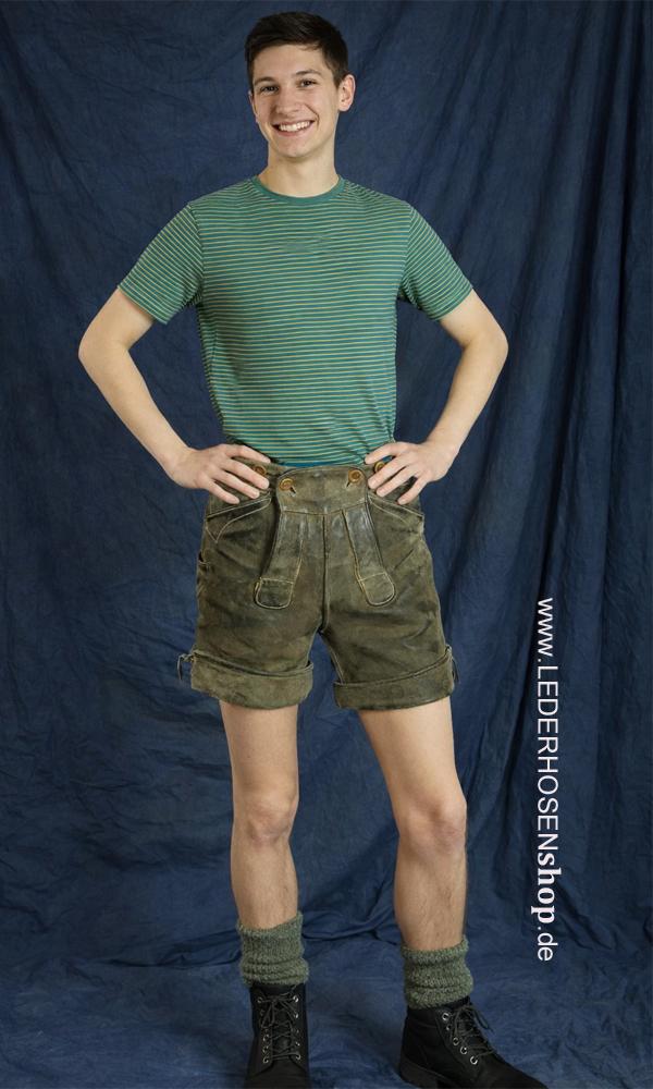 t-shirt, gestreift, grün, Kurze-Hose mit Taschen, Stiefel,