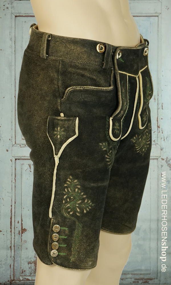 lederhose, kurzengröße, stickerei, knöpfe, paspeln,